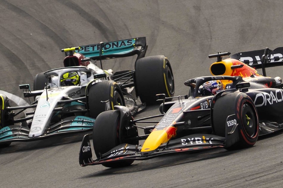 Dutch Formula One driver Max Verstappen of Red Bull Racing (R) passes by British Formula One driver Lewis Hamilton of Mercedes-AMG Petronas during the Formula One Grand Prix of the Netherlands at the Zandvoort Circuit in Zandvoort, Netherlands, 04 September 2022. Remko de Waal, EPA-EFE