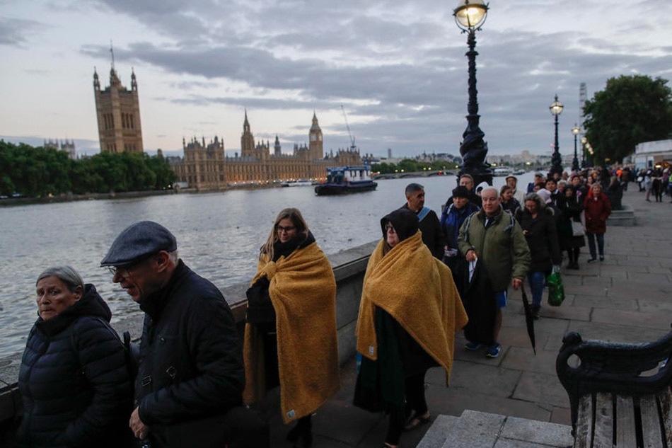 People queue facing Parliament and Big Ben tower to pay their respects to Britain's Queen Elizabeth II lying in state at the Palace of Westminster in London, September 16, 2022. Olivier Hoslet, EPA-EFE
