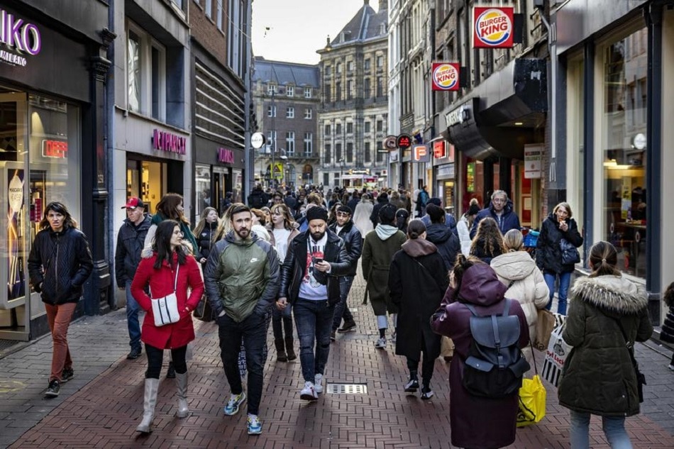 Shoppers on Damrak in the center of the capital during the further relaxation of the COVID-19 restrictive measures in Amsterdam, the Netherlands, February 25, 2022. Ramon Van Flymen, EPA-EFE/file