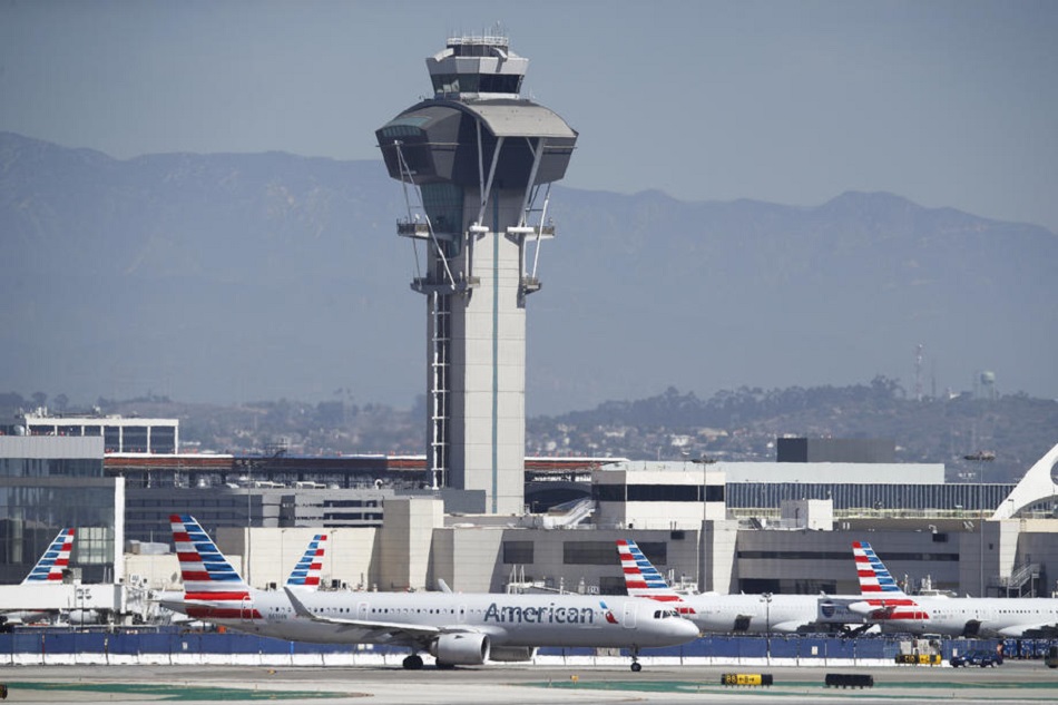 Planes taxi around the air traffic control tower at Los Angeles International Airport, September 27, 2022. Caroline Brehman, EPA-EFE/file