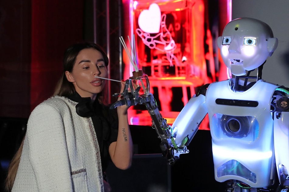 Сasa leggera company and android robot Thespian, known as the emotional robot that can sing, and recite poems, present 'Amore Robotico' fragrance, synthesized by artificial intelligence at the VDNH exhibition center in Moscow, Russia, September 22, 2022. EPA-EFE/MAXIM SHIPENKOV