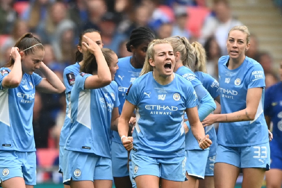 West Brom Women switch from white to navy shorts due to period