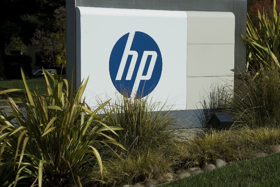 A file picture dated 22 November 2011 shows a company sign outside the Hewlett-Packard (HP) headquarters in Palo Alto, California, USA. HP is to report their 4th quarter earnings on 21 November 2017. EPA-EFE/JOHN G. MABANGLO