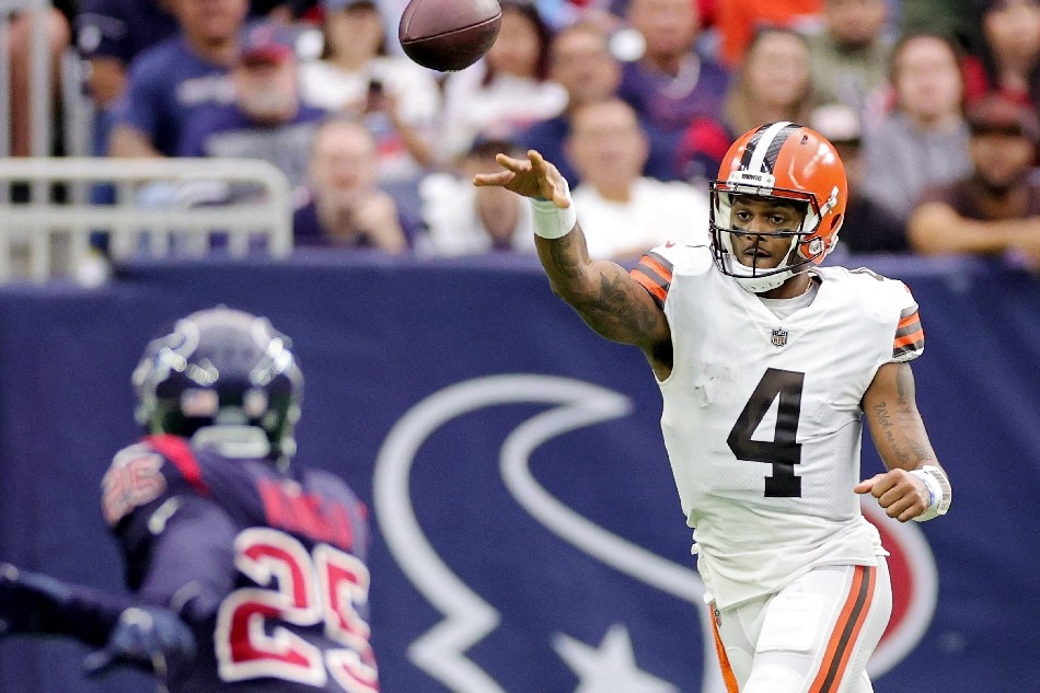 Deshaun Watson #4 of the Cleveland Browns attempts a pass during the third quarter against the Houston Texans at NRG Stadium on December 04, 2022 in Houston, Texas. Carmen Mandato, Getty Images/AFP