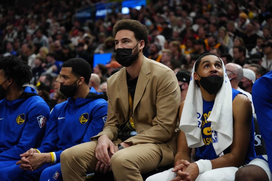 Golden State Warriors guard Klay Thompson (11) (center) on the bench in the first half against the Utah Jazz at Vivint Arena. Ron Chenoy, USA TODAY Sports/Reuters.