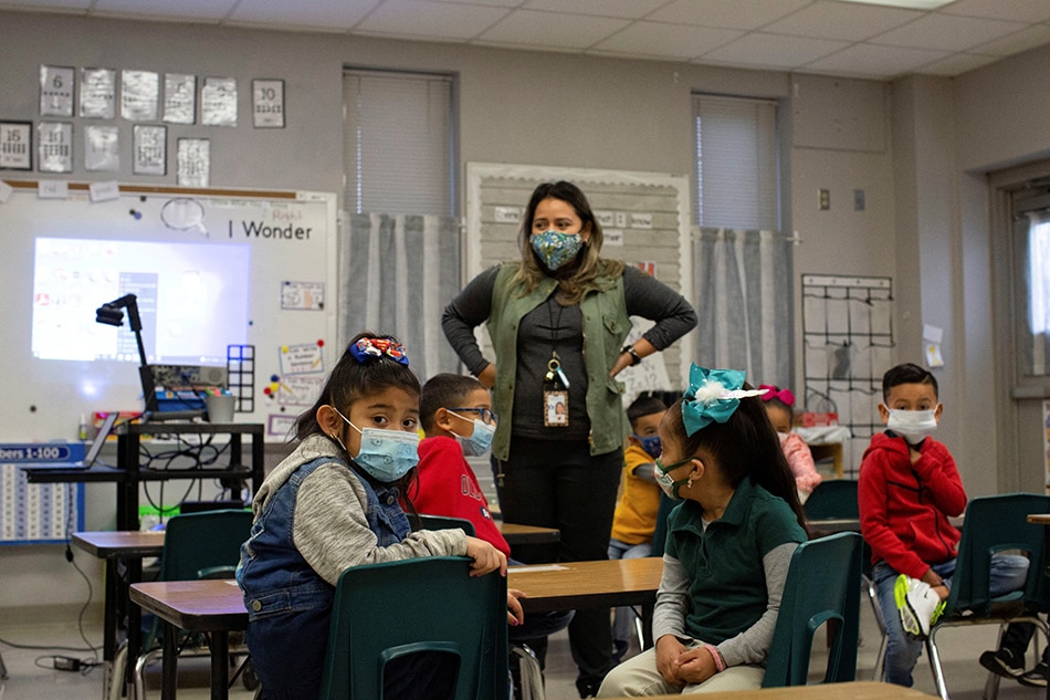 Students sit at the classroom, as returning to schools with coronavirus disease prevention measures began, in San Antonio, Texas, January 11, 2022. Kaylee Greenlee Beal, Reuters