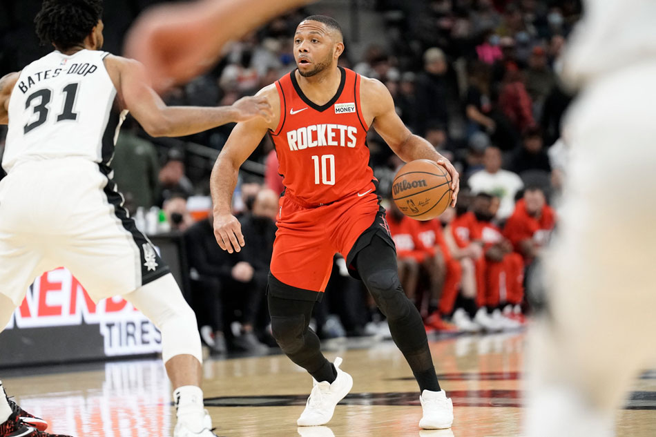 Houston Rockets guard Eric Gordon (10) looks to pass the ball during the second half against the San Antonio Spurs at AT&T Center. Scott Wachter, USA TODAY Sports/Reuters.