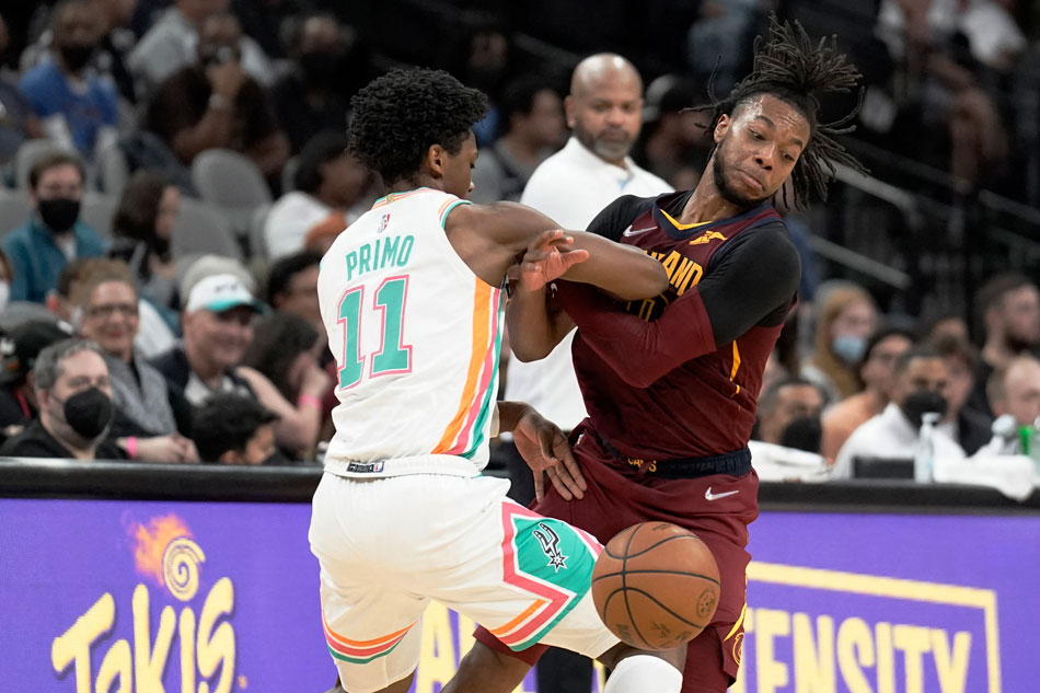 Cavaliers guard Darius Garland collides with Spurs guard Joshua Primo in their game January 14, 2022. Scott Wachter, USA Today Sports/Reuters