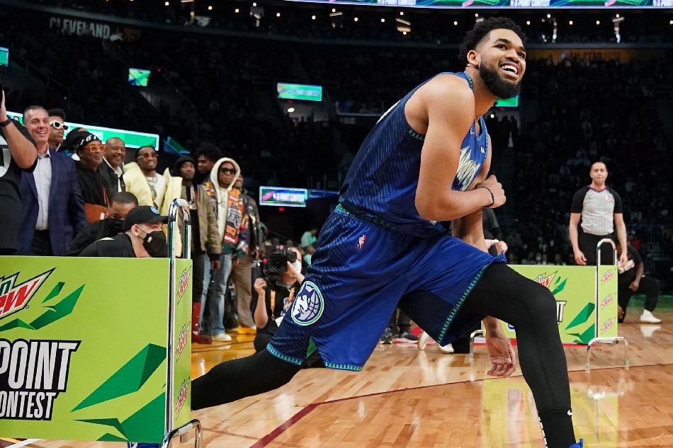 Minnesota Timberwolves center Karl-Anthony Towns (32) reacts during the 3-Point Contest during the 2022 NBA All-Star Saturday Night at Rocket Mortgage Field House. Kyle Terada, USA TODAY Sports