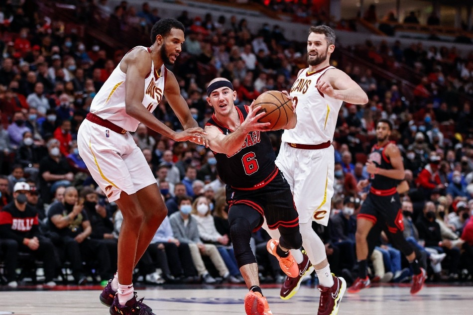 Chicago Bulls guard Alex Caruso (6) drives to the basket against the Cleveland Cavaliers during the first half at United Center. Kamil Krzaczynski, USA TODAY Sports/Reuters