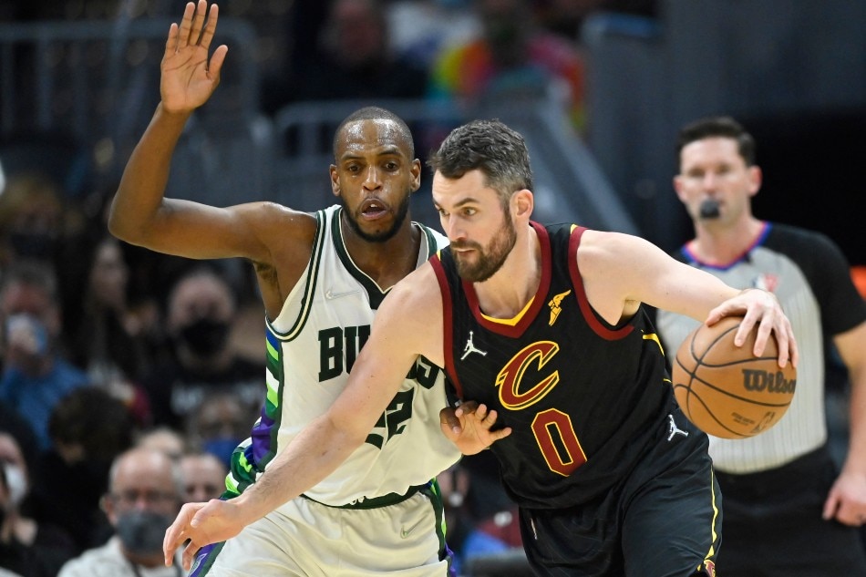 Milwaukee Bucks forward Khris Middleton (22) defends Cleveland Cavaliers forward Kevin Love (0) in the third quarter at Rocket Mortgage FieldHouse. David Richard, USA TODAY Sports/Reuters.