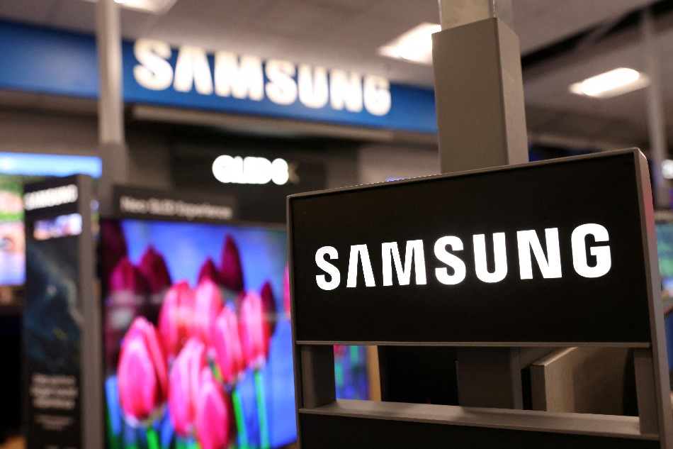 Samsung signage is seen in a store in Manhattan, New York City, US, November 22, 2021. Andrew Kelly, Reuters/File Photo