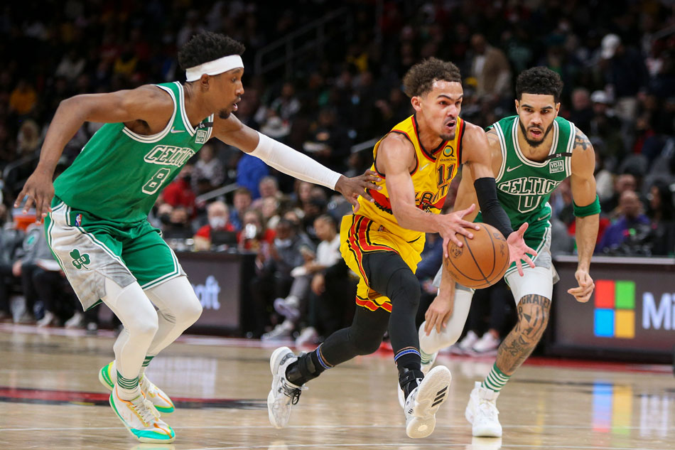 Trae Young brilha, Hawks viram sobre os Celtics e seguem vivos nos