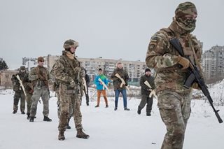 US defends warnings in standoff with Russia over Ukraine