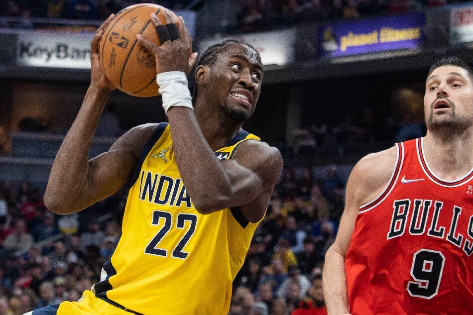 Indiana Pacers guard Caris LeVert (22) shoots the ball while Chicago Bulls center Nikola Vucevic (9) defends in the first half at Gainbridge Fieldhouse. Trevor Ruszkowski, USA TODAY Sports/Reuters
