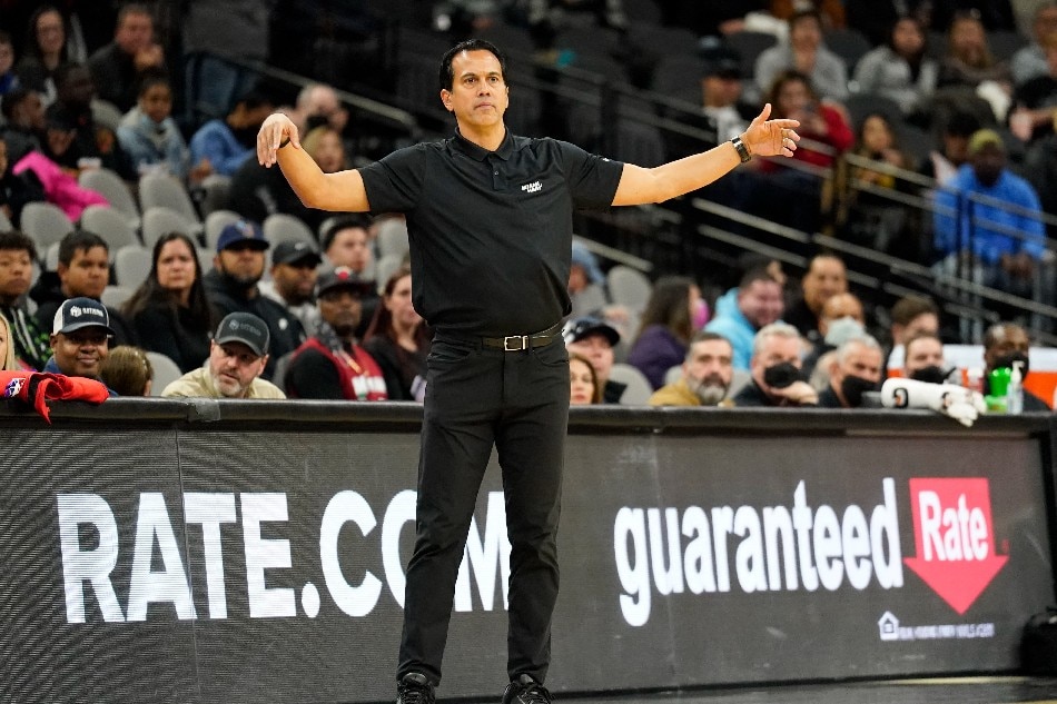 Miami Heat head coach Erik Spoelstra signals to players during the first half against the San Antonio Spurs at AT&T Center. Scott Wachter, USA TODAY Sports/Reuters