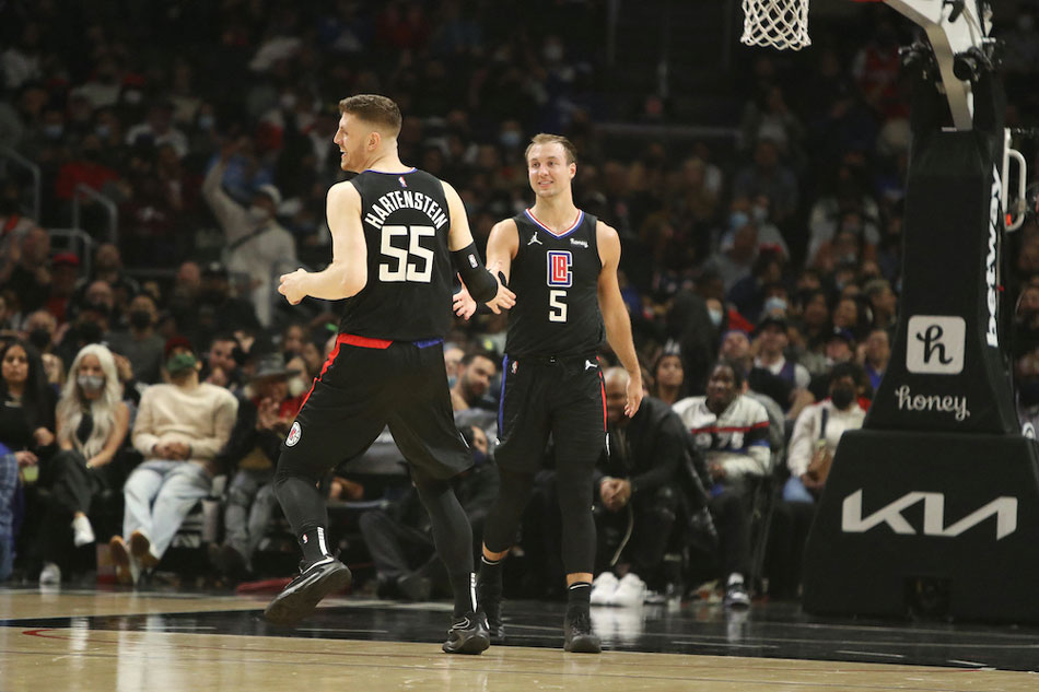 Los Angeles Clippers guard Luke Kennard (5) and center Isaiah Hartenstein (55) celebrate against the Houston Rockets at Crypto.com Arena. Kiyoshi Mio, USA TODAY Sports/Reuters