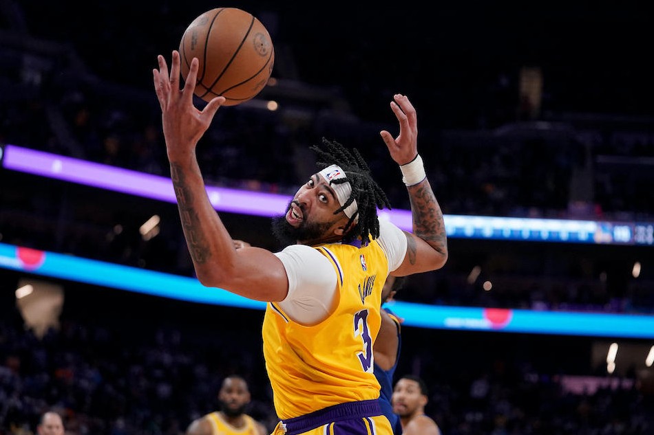 Los Angeles Lakers forward Anthony Davis (3) catches a pass in this file photo. Cary Edmondson, USA TODAY Sports/Reuters