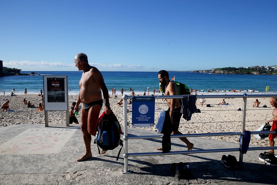 People spend time at Bondi Beach, as the Omicron variant of the coronavirus spurs a surge in coronavirus disease (COVID-19) cases in Sydney, Australia, December 30, 2021. Reuters