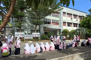 6.2-M quake kills at least 2 in Indonesia