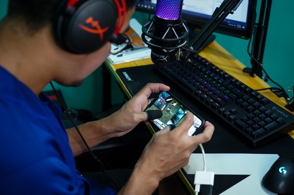 Gamers devote time and resources to be able to build a community of loyal followers that will give them the necessary reactions that is essential if you want to earn a living from gamestreaming. Mark Demayo, ABS-CBN News