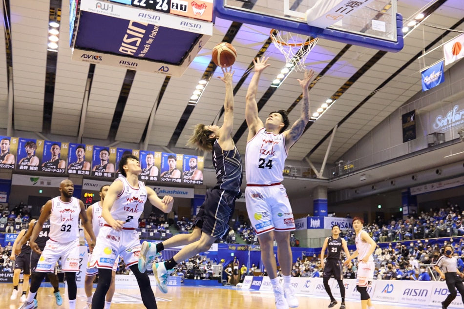 Dwight Ramos (24) and the Toyama Grouses couldn't hold on against Mikawa. (c) B.LEAGUE 