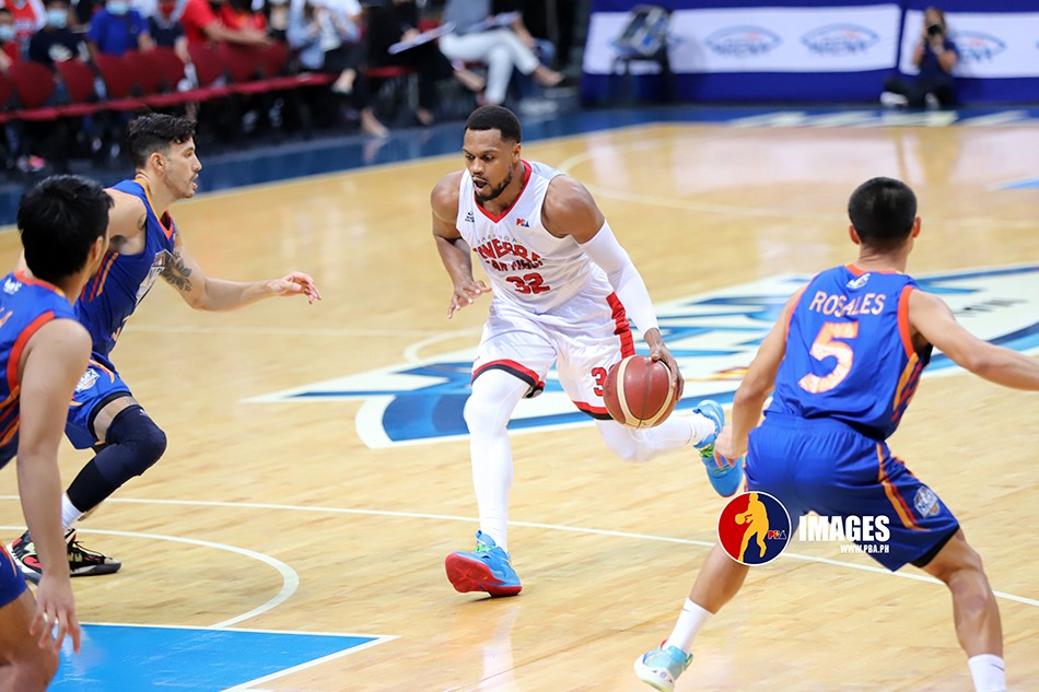 Ginebra import Justin Brownlee on the attack against NLEX. PBA Images.