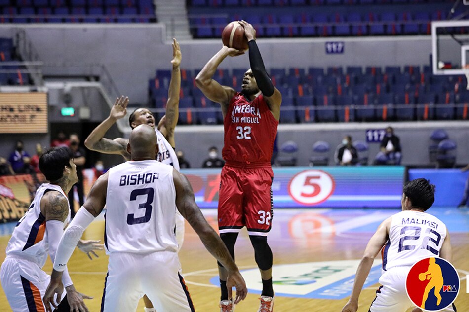 Barangay Ginebra import Justin Brownlee in action against Meralco in the PBA Governors' Cup elimination round. PBA Images