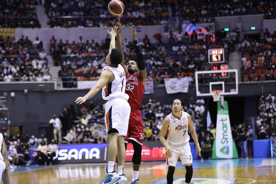 Over 18,000 fans watched on Easter Sunday as Justin Brownlee and Barangay Ginebra triumphed anew over the Meralco Bolts. PBA Media Bureau.