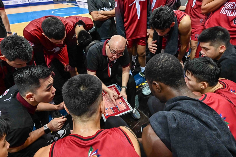 UP head coach Goldwin Monteverde gives instructions to the Fighting Maroons during a timeout in Game 3 of the UAAP Season 84 Finals against the Ateneo Blue Eagles. UAAP Media.