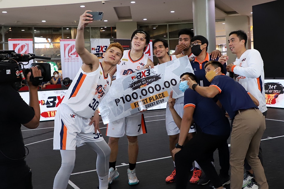 The Meralco Bolts 3x3 celebrate after winning Leg 2 of the PBA 3x3 Third Conference. PBA Images.