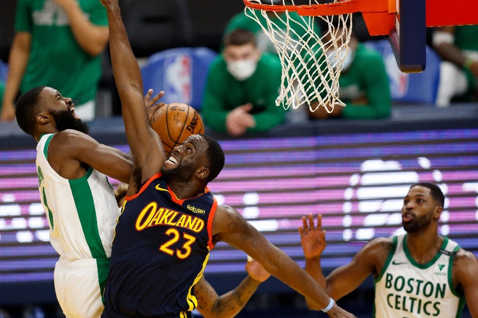Boston Celtics guard Jaylen Brown (L) goes to the basket as Golden State Warriors forward Draymond Green (C) defends during the second half of their NBA game at the Chase Center, in San Francisco, California, USA, 02 February 2021. File photo. John Mabanglo, EPA-EFE