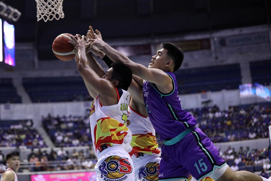 Converge rookie Justin Arana (15) was solid in his PBA debut for the FiberXers. PBA Images.