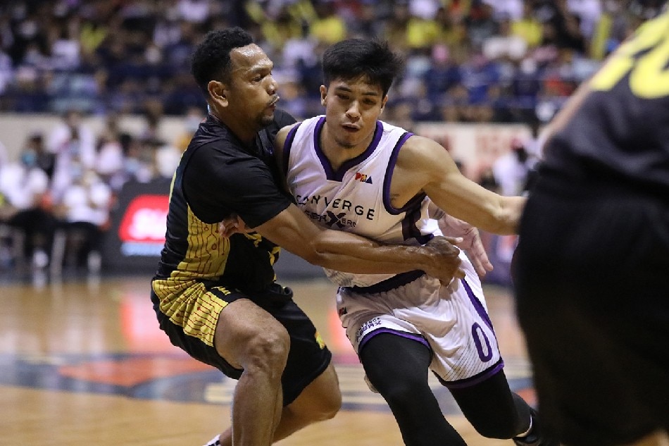Converge's RK Ilagan is defended by TNT's Jayson Castro in their PBA Philippine Cup game. PBA Images.