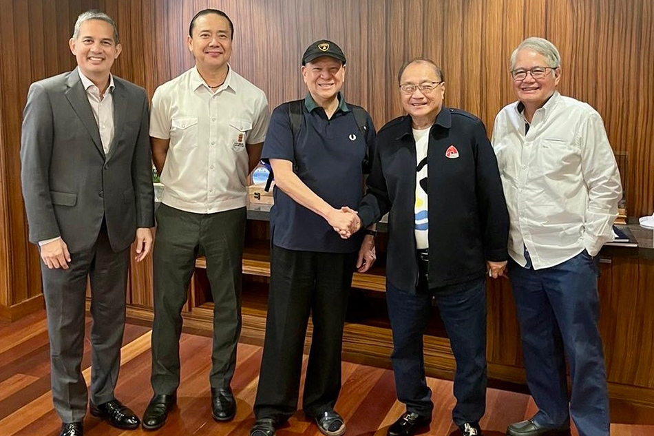 Manny Pangilinan Ramon Ang Hold Closed Door Meeting Abs Cbn News