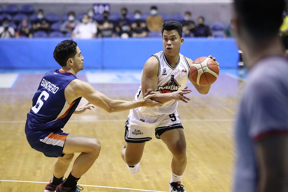 Bossing head coach Ariel Vanguardia knew to call Baser Amer’s (pictured) number when his team needed a big basket against Meralco on Thursday. PBA Media Bureau