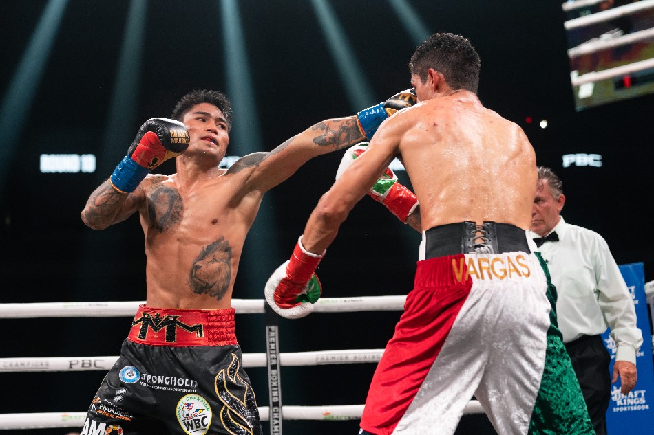 Mark Magsayo scores one-punch KO of Isaac Avelar in 130-pound