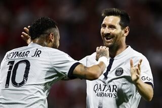 Messi turns on the style as PSG begin title defense