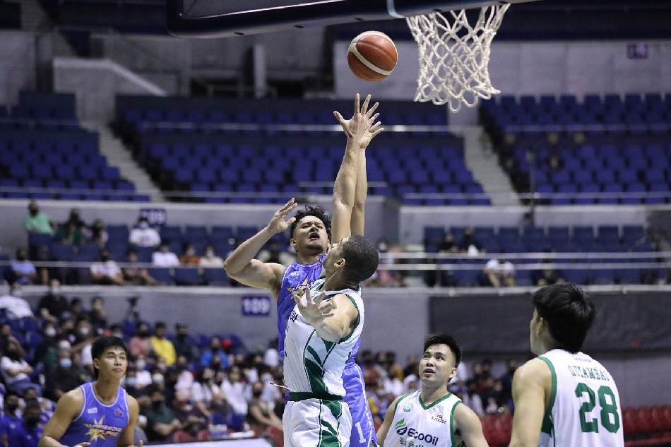 Juan Gomez de Liaño stepped up in crunch time for Marinerong Pilipino against La Salle. PBA Images.