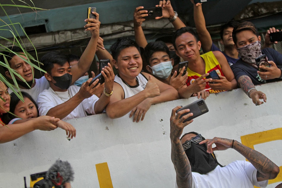 Jordan Clarkson visits Tenement court | ABS-CBN News