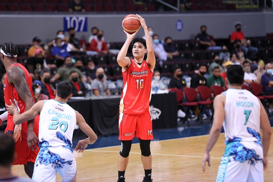 Arvin Tolentino shoots a jumper during his first game for the NorthPort Batang Pier in their 2022 PBA Commissioner's Cup Game against Phoenix Super LPG. PBA Images