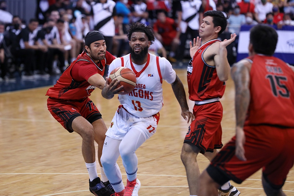 Myles Powell of the Bay Area Dragons drives to the basket against the Blackwater Bossing in their 2022 PBA Commissioner's Cup game at the Mall of Asia Arena on September 21, 2022. PBA Images