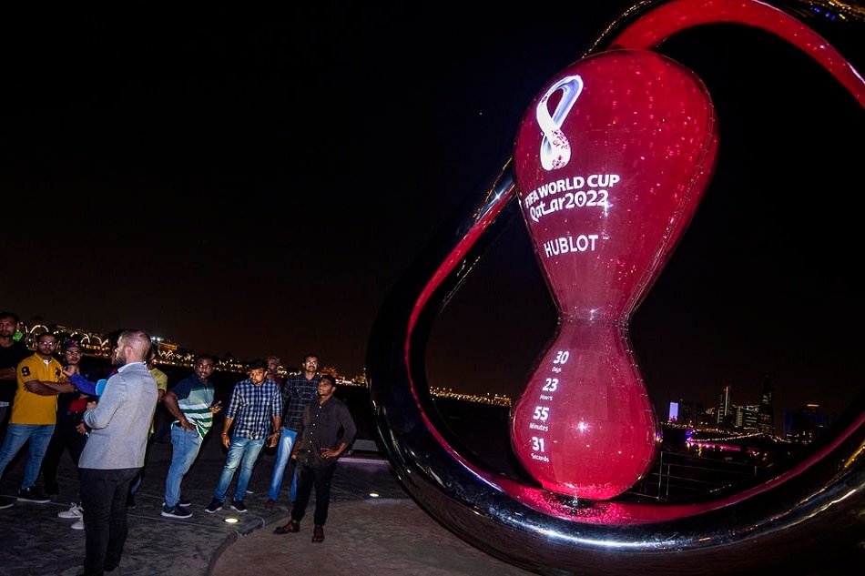 People gather at the FIFA World Cup Qatar 2022 countdown clock on October 20, 2022, marking 30 days to go until the opening ceremony in Doha. Noushad Thekkayil, EPA-EFE