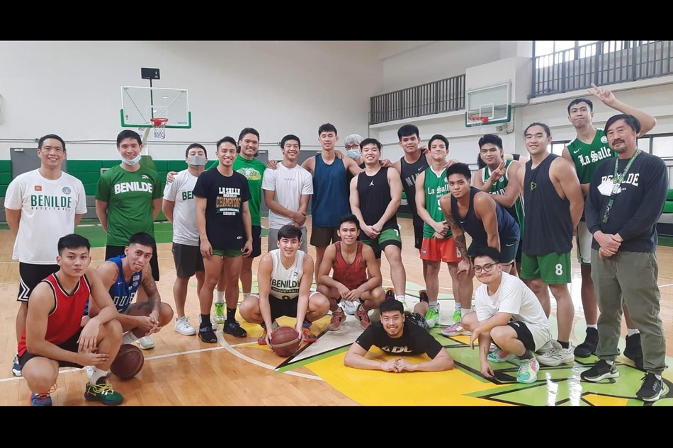 John Amores with College of St. Benilde players. Photo courtesy of CSB head coach Charles Tiu.