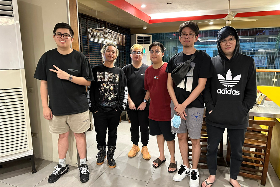 Blacklist unveils veteran-filled Dota 2 roster | ABS-CBN News