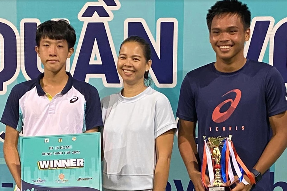 Pham La Hoang Anh of Vietnam and Joewyn Rey Pascua of the Philippines are the J4 Ho Chi Minh City doubles champions. Photo courtesy of the Vietnam Tennis Federation on Facebook.