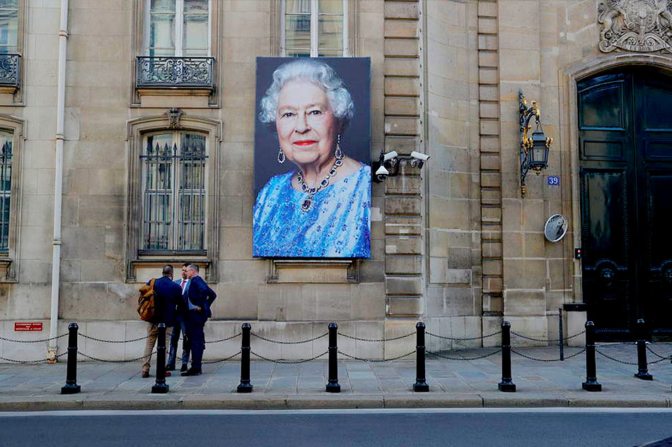QE2