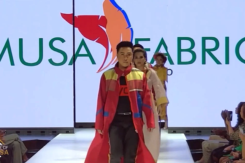 Filipino Designer Pays Tribute To Doctors Nurses At Nyfw Abs Cbn News