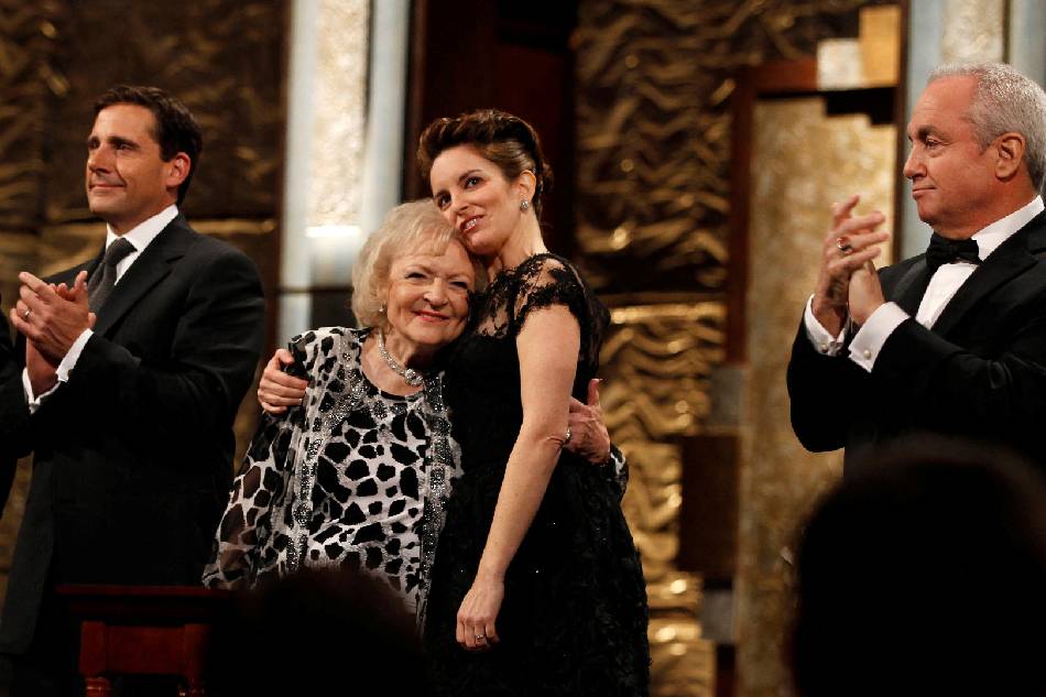 Comedian Tina Fey hugs actress Betty White after receiving the annual Mark Twain Prize for American Humor hosted by the Kennedy Center in Washington, U.S. November 9, 2010. Larry Downing, Reuters/file