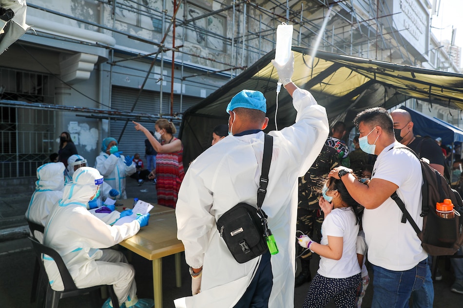 People line up for a test at a COVID-19 testing facility at the Rizal Memorial Coliseum in Manila on January 4, 2022 as the National Capital Region remains under the stricter Alert Level 3 due to a spike in virus cases in recent days. Jonathan Cellona, ABS-CBN News
